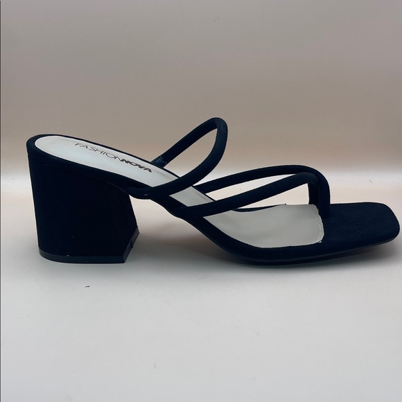 Fashion Nova Black Strappy Block Heel Sandals Women’s Size 8 Square Toe - Picture 6 of 8